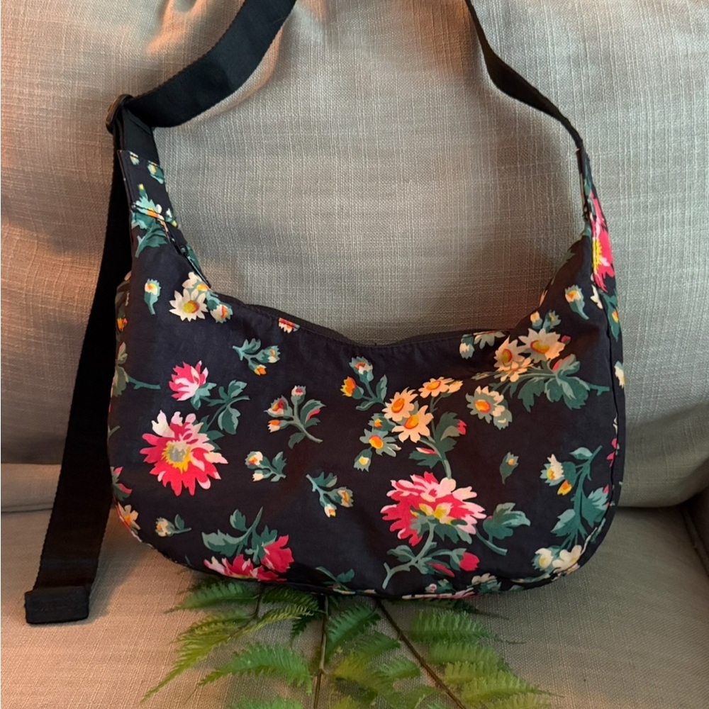 ❤️BAGGU X Laura Ashley Medium Crescent Bag❤️